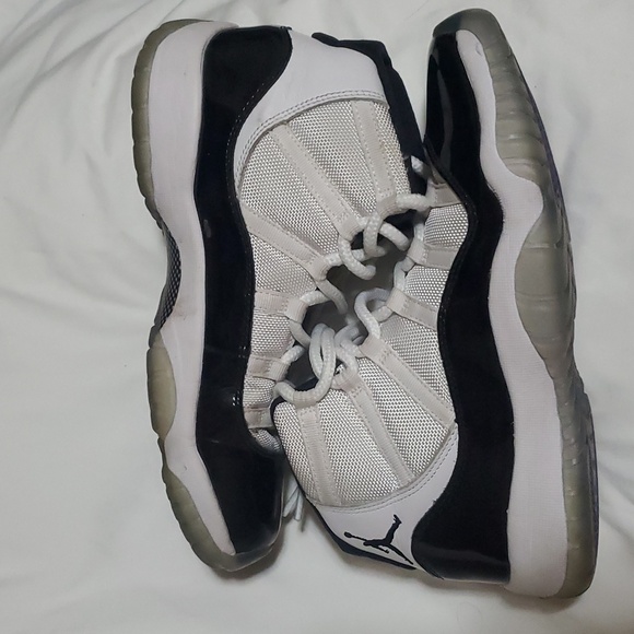 Air Jordan 11 Retro, 7y, high top - Picture 2 of 7